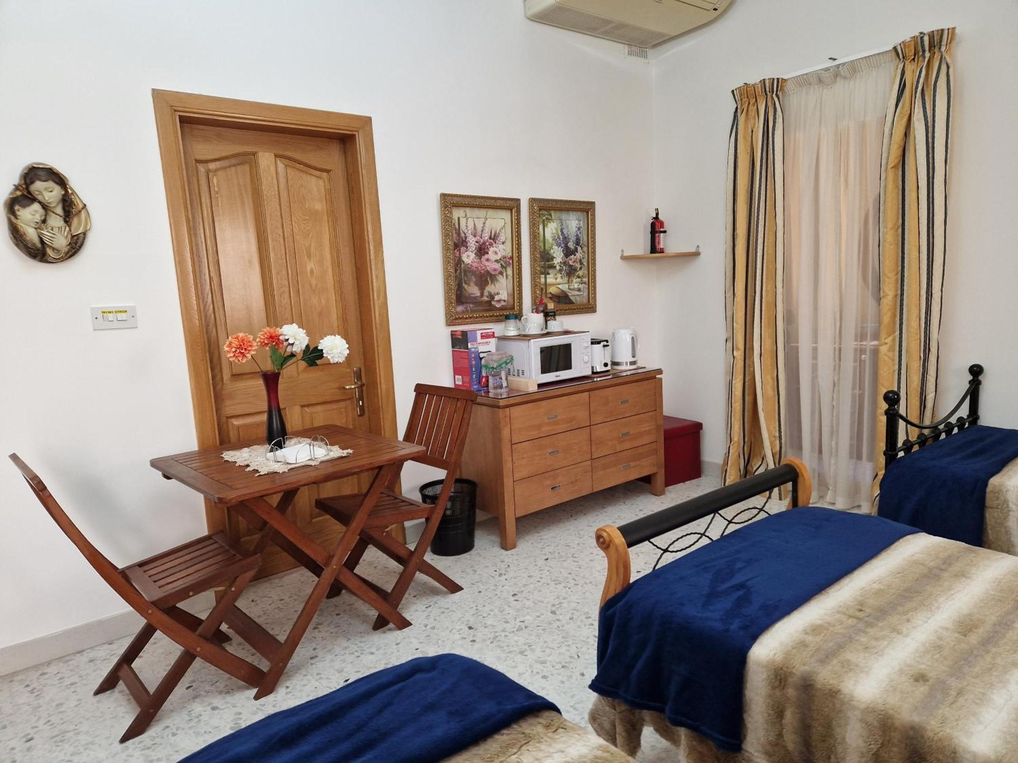 Saracini'S Homestay 阿塔德 外观 照片